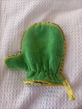 Norwex Green Microfiber Mitt with Yellow Loop